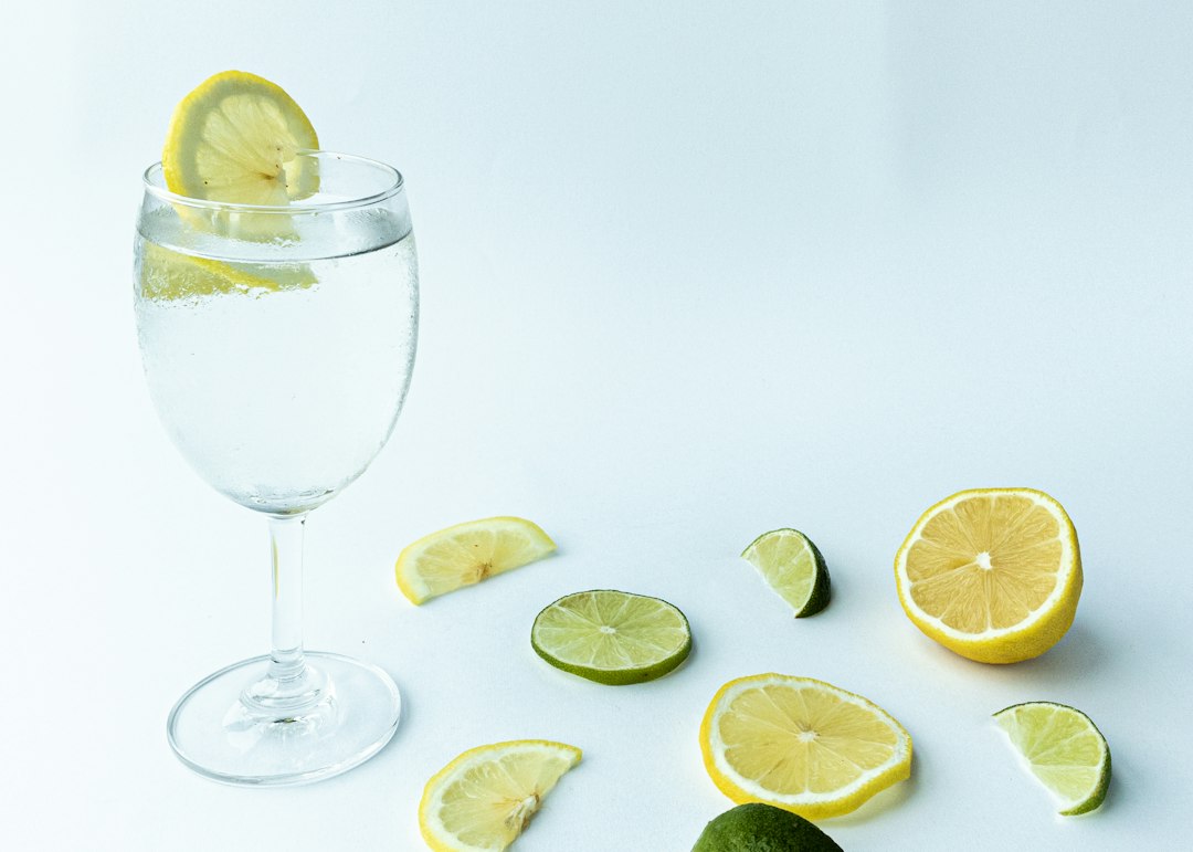 Visual illustration for 硬水软水影响柠檬酸清洁